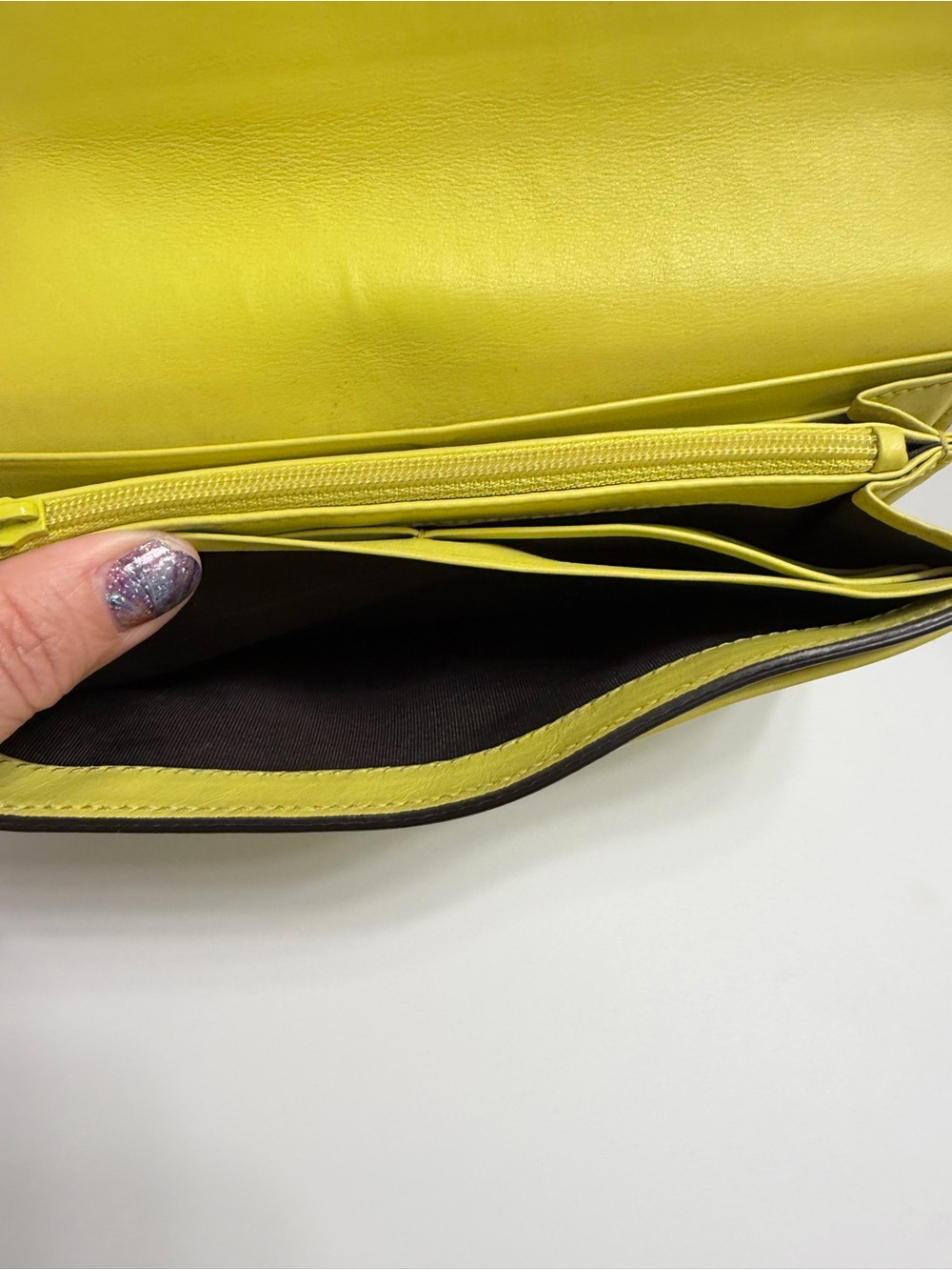 Gucci Lime Green Leather Wallet with Gold Interlocking G - Picture 9 of 13